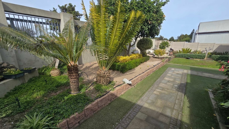6 Bedroom Property for Sale in Protea Heights Western Cape